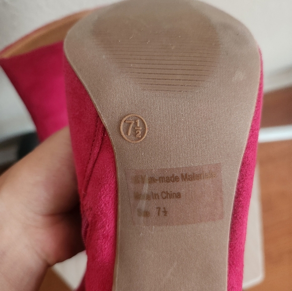 Magenta suede booties - Picture 3 of 4